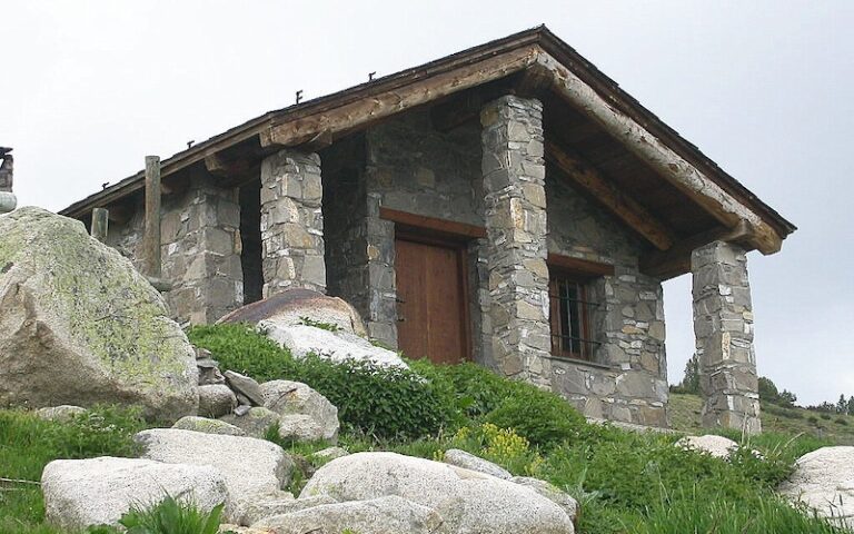 Refugi del Pla de les Pedres